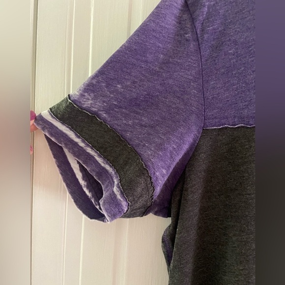 Baltimore Ravens TShirt Womens XXL Distressed Short Sleeve Scoop w/ V cut Purple - Picture 3 of 9